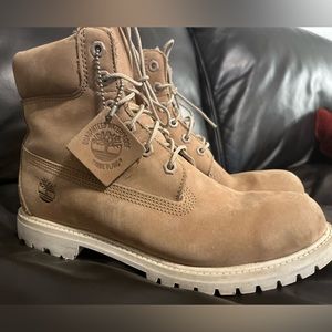 Women’s size 10 Timberland boots